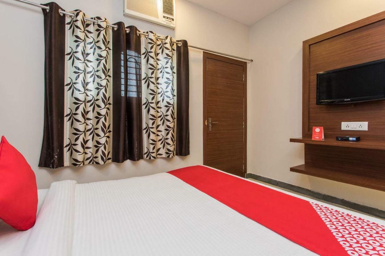 Oyo 17161 Hotel Mahalaxmi 乌贾因 外观 照片
