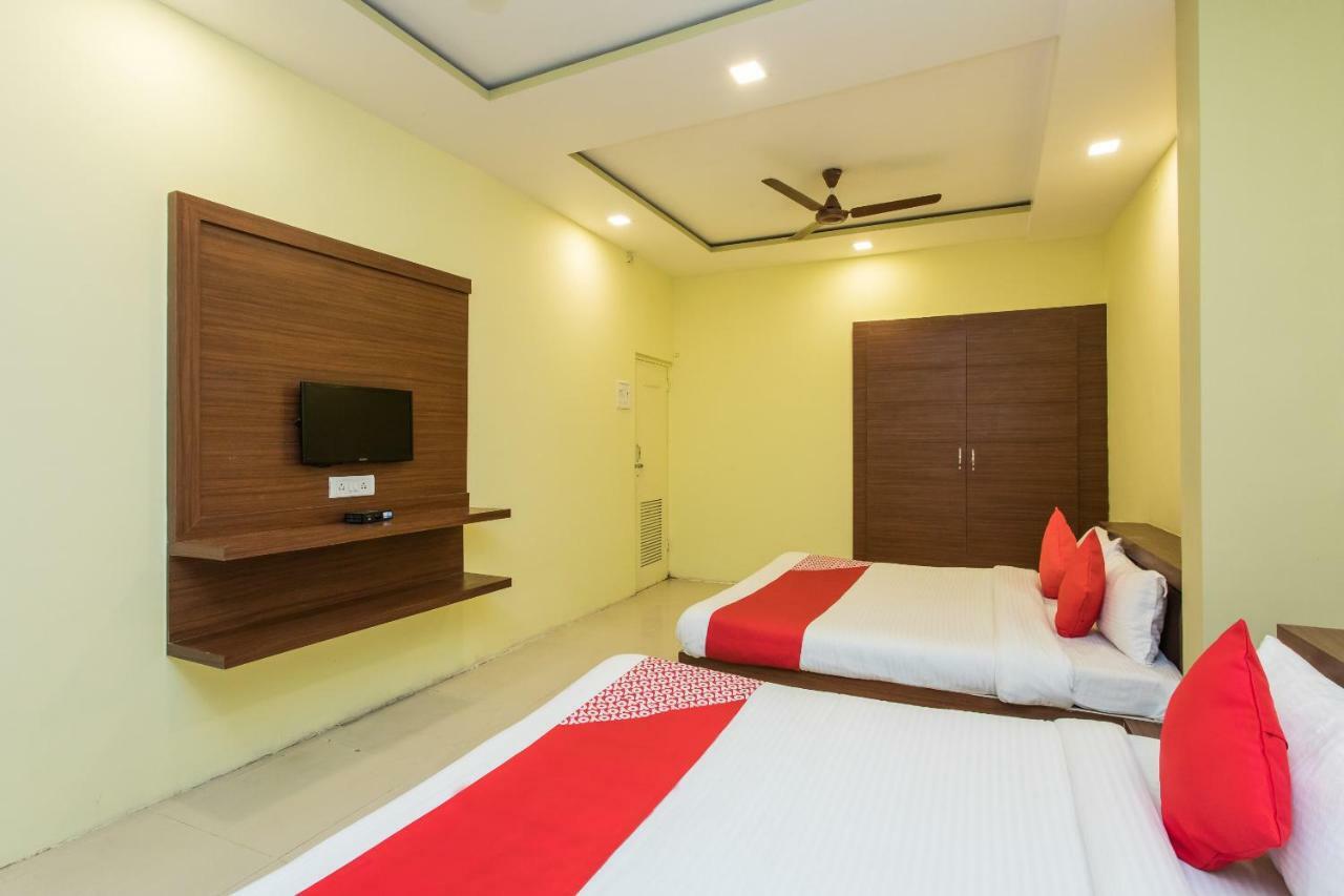 Oyo 17161 Hotel Mahalaxmi 乌贾因 外观 照片